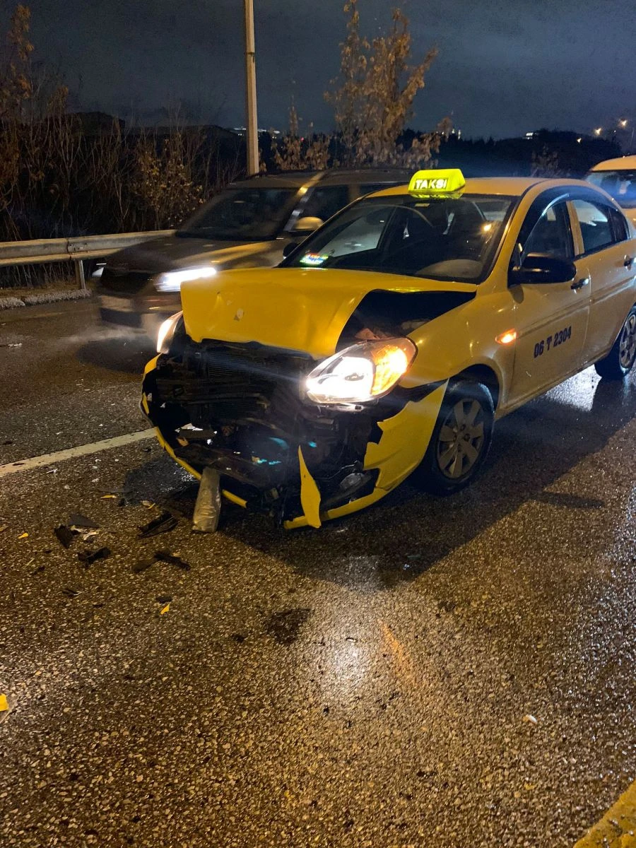 Bakan Varank kaza yapan gazeteciyi evine bıraktı