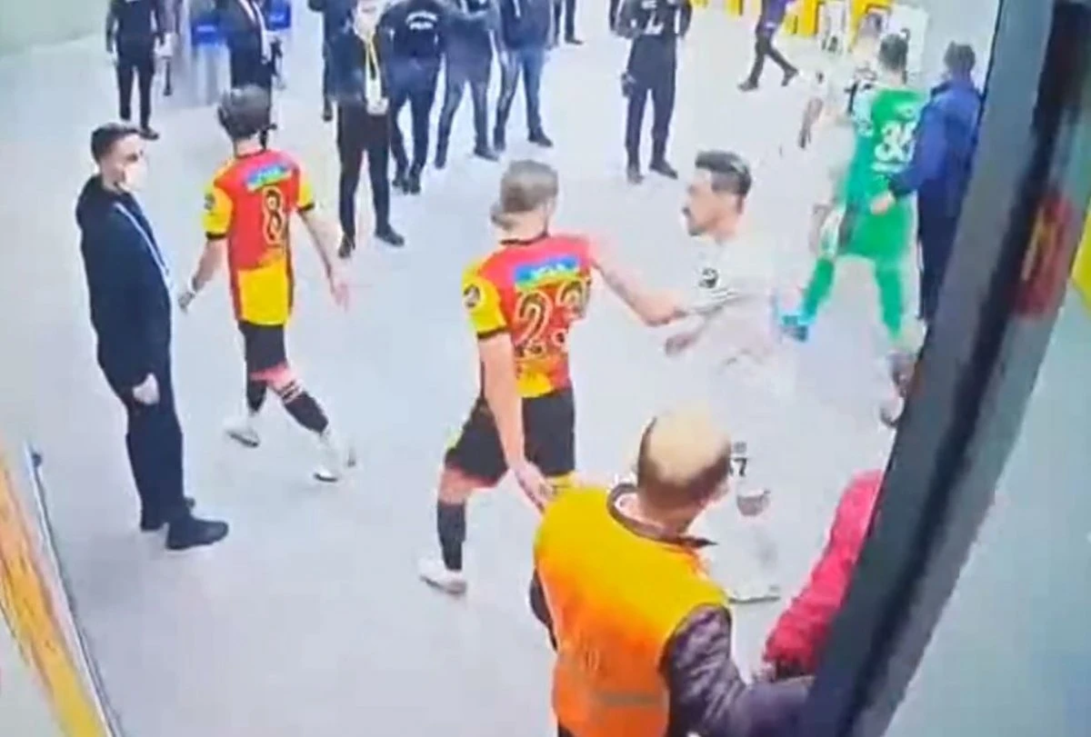 Atakan Çankaya ve İrfan Can Kahveci arasındaki kavganın görüntüleri çıktı