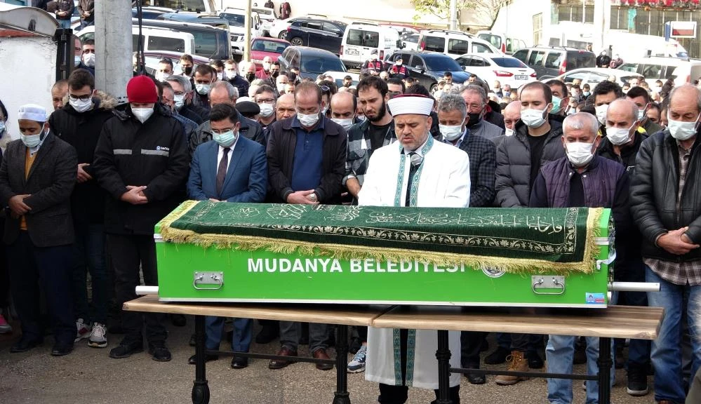 Koronavirüs bir aileyi daha parçaladı: Hamile kadın koronaya yenildi, bebeği yaşam mücadelesi veriyor