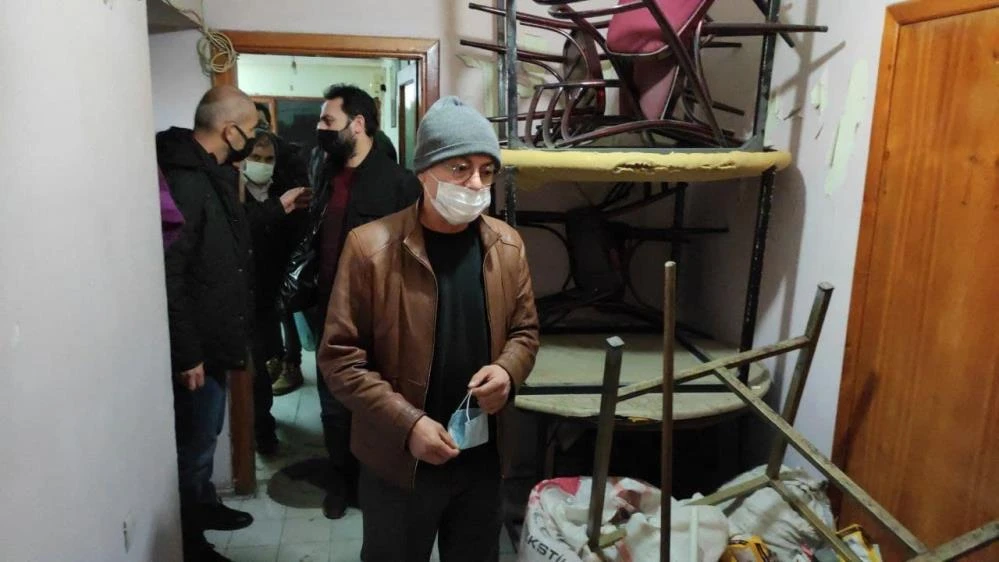 Kumarbazlar, dernek mühürlenince yürümeye üşenip yan binaya taşındılar