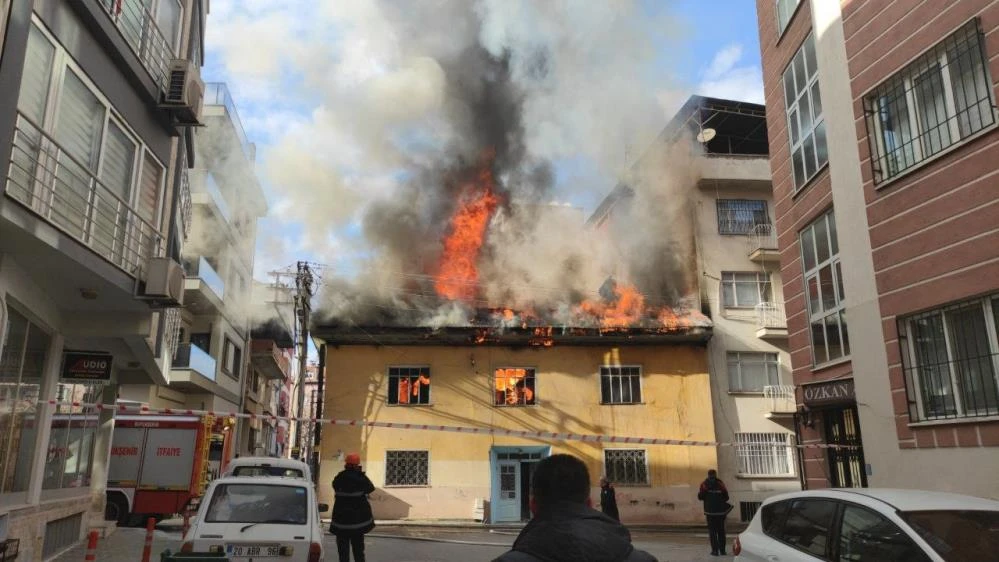 Alevlerin arasında can pazarı: Anne kız son anda kurtarıldı