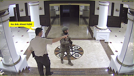 Görüntülere rağmen elindeki koli bandını inkar etti