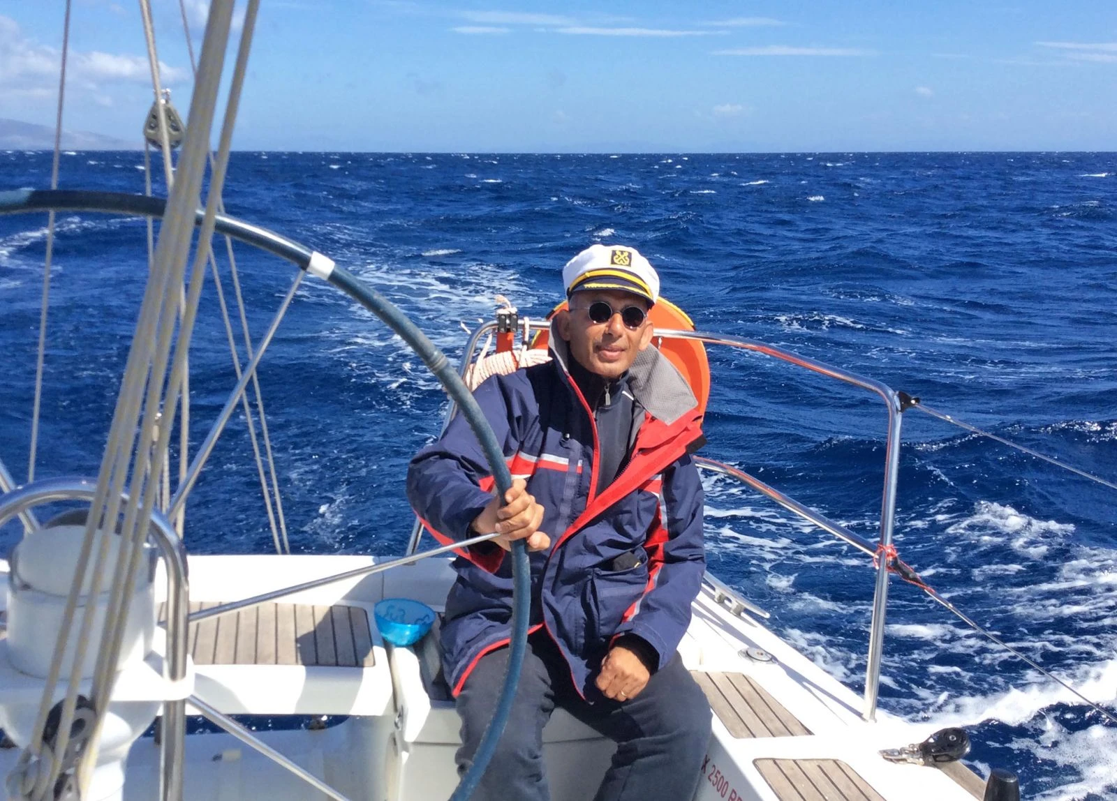 Emekli olup, tekneyle dünya turuna çıktı!