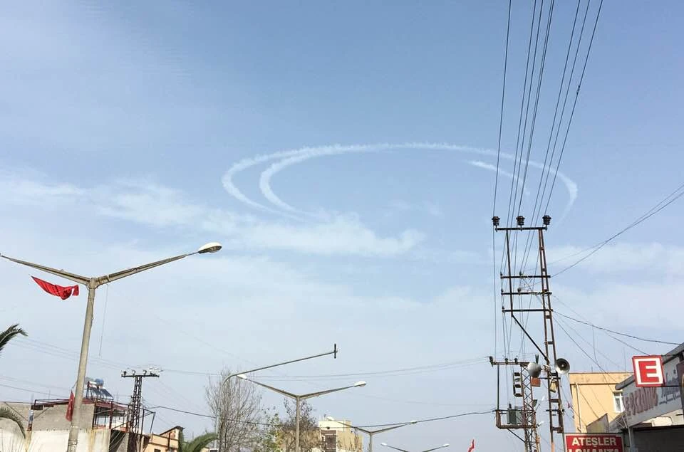 Savaş uçakları Hatay semalarında 'Hilal' oluşturdu