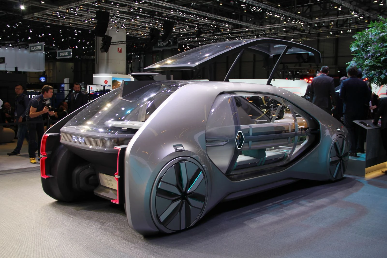 Cenevre Otomobil Fuarı'nda ortam oldukça "elektrikli"