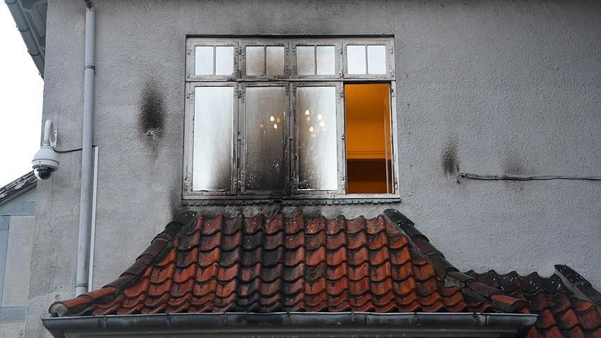 Türkiye'nin Kopenhag Büyükelçiliğine 4 molotof atıldı