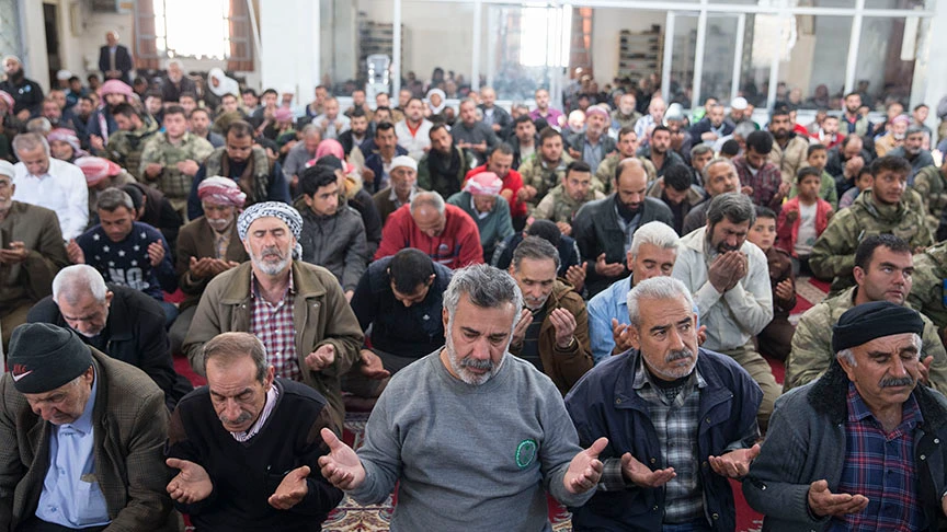 Afrin'in teröristlerden temizlenmesinin ardından ilk cuma namazı kılındı
