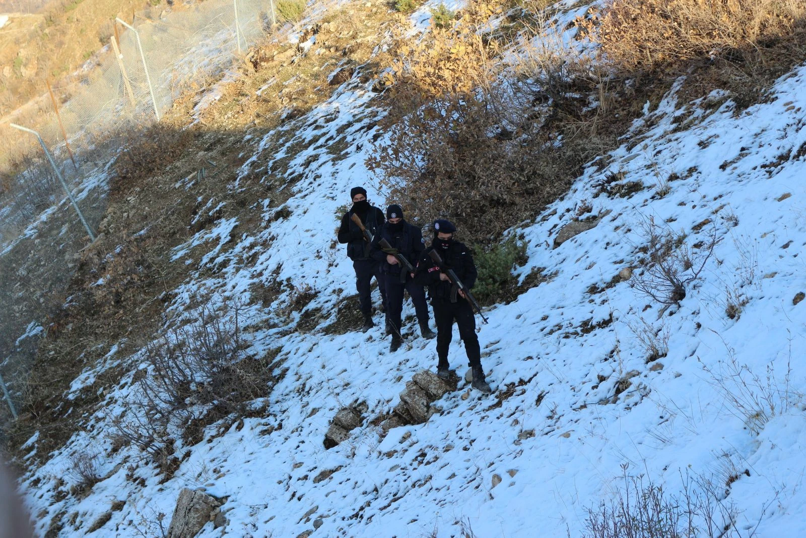 Sınırın sıfır noktasında gece gündüz vatan nöbeti