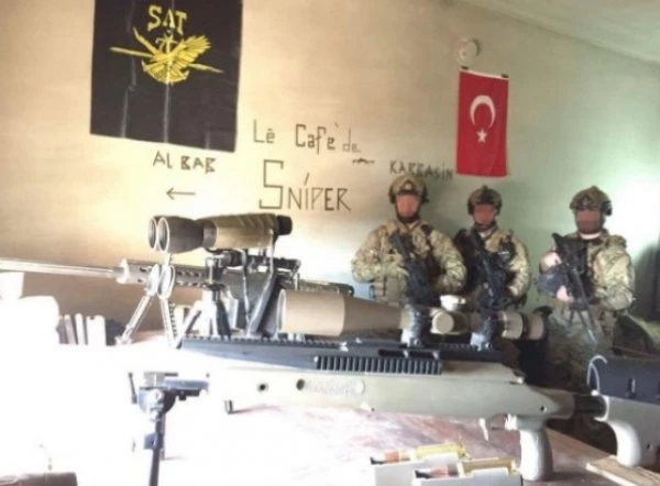 Komandolar, Afrin'de Starbucks açtı