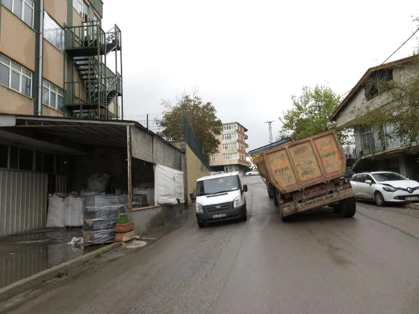 Hafriyat kamyonunun korkutan yolculuğu, yürekleri ağza getirdi