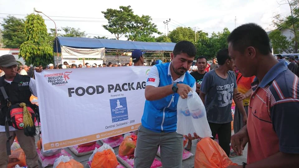 Tsunami felaketi sonrası deniz feneri derneği Endonezya'da yaraları sarmaya devam ediyor..