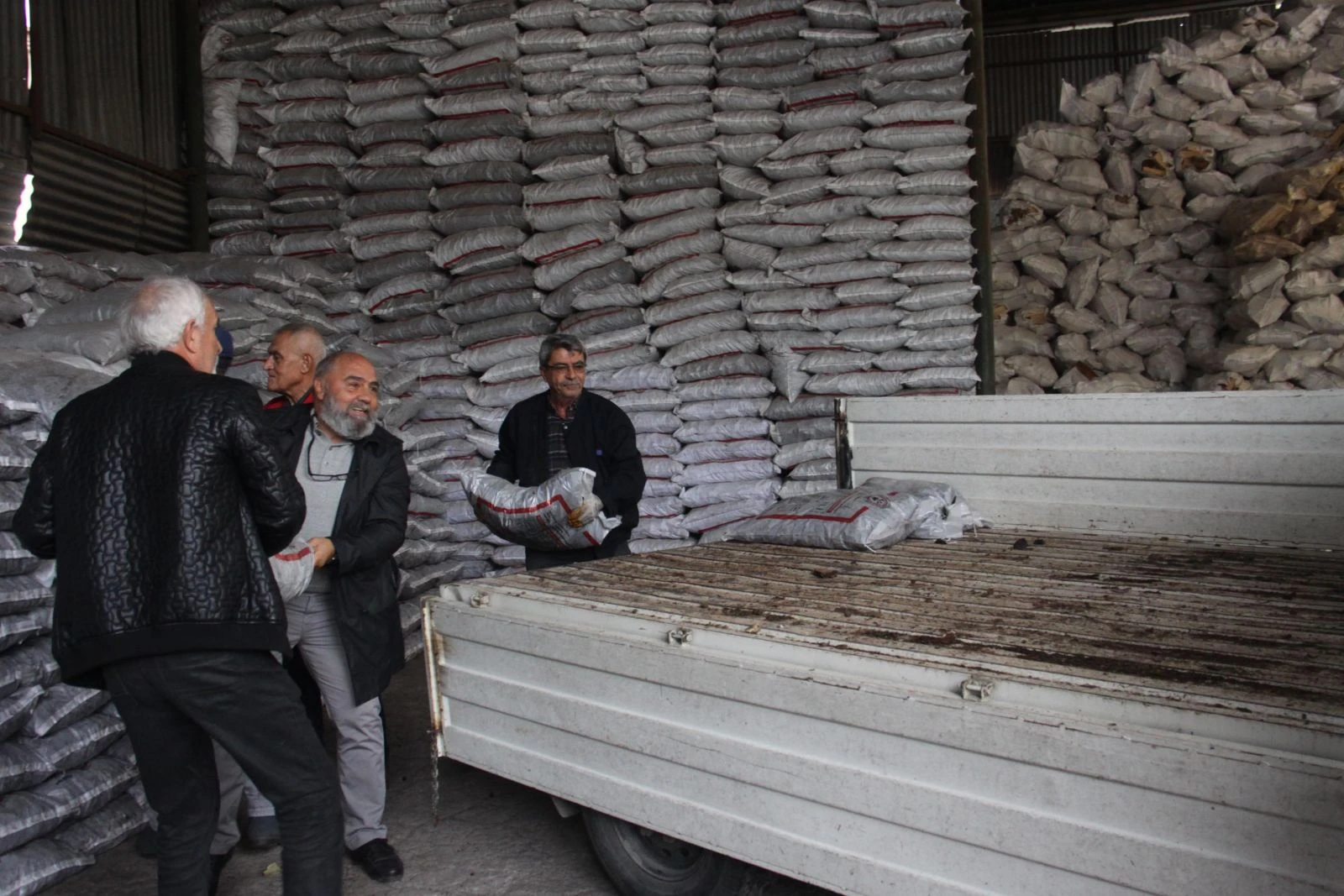 'Askıda Kömür' ile yuvaları ısıtıyorlar