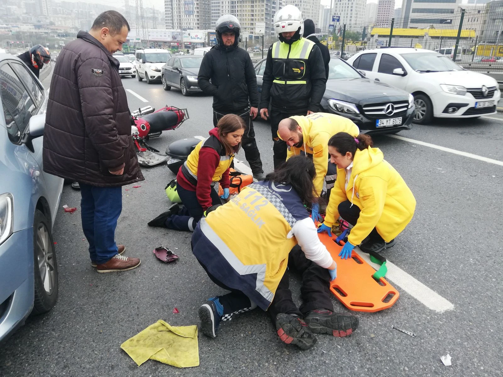 E-5'te trafiği kilitleyen kaza:1 yaralı