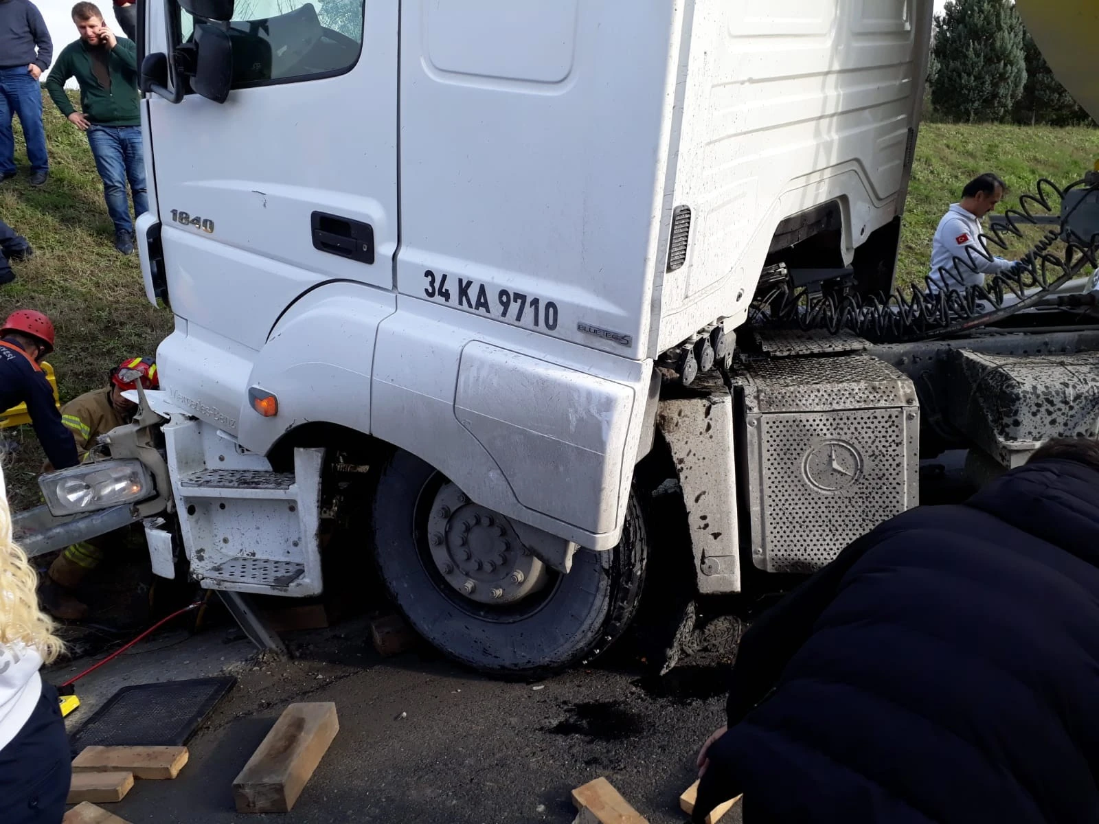TEM Otoyolu'nda kazada ağır yaralanan polis memuru şehit oldu