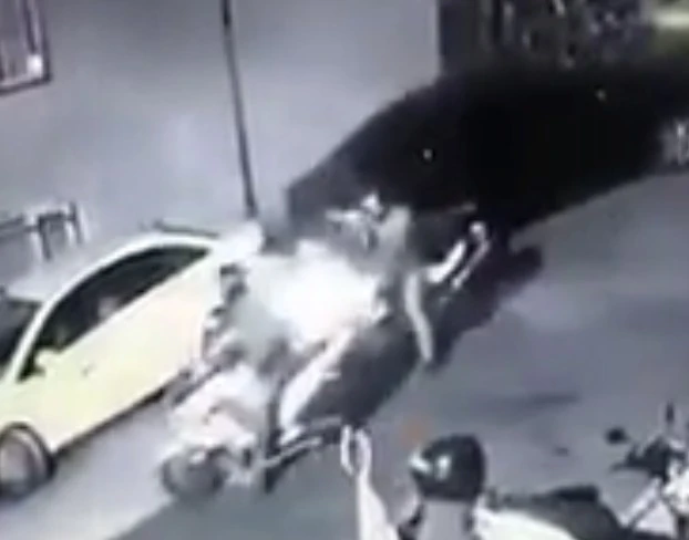 İstanbul’un göbeğinde motosiklet hırsızlığı kamerada