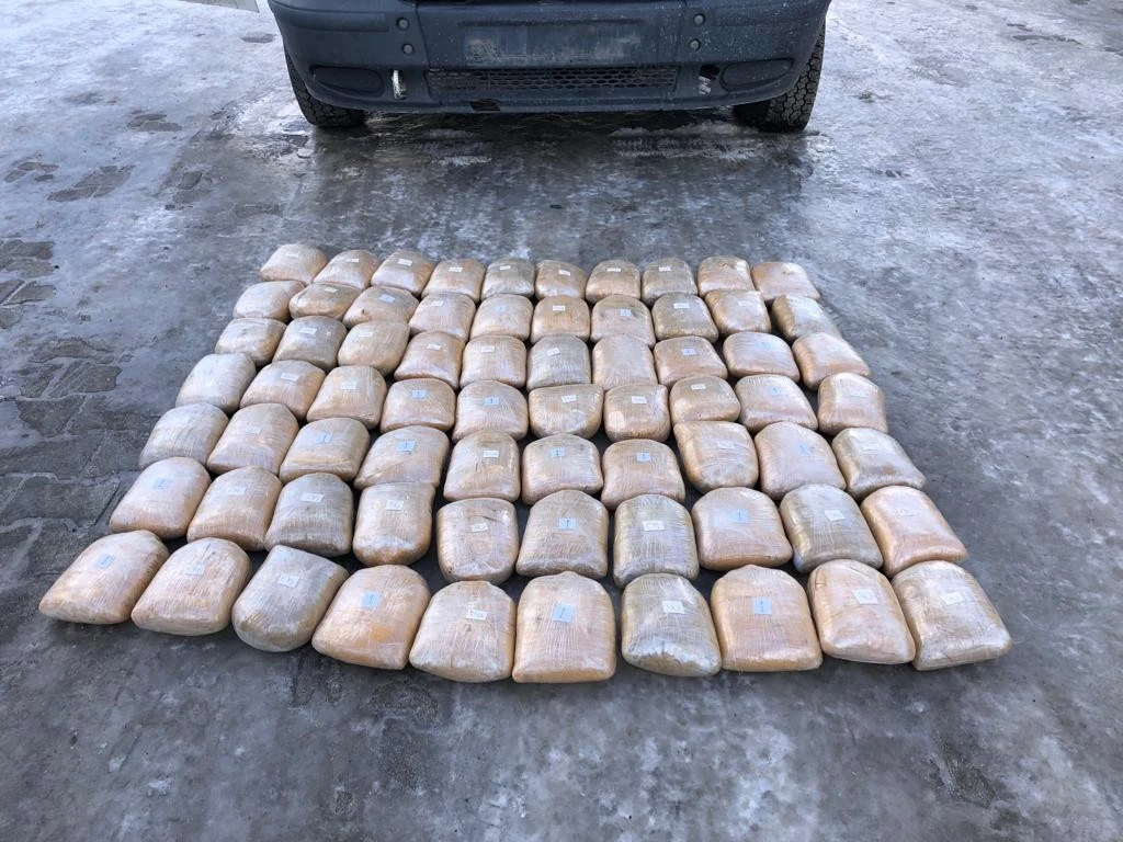 Van'da bir minibüste 73 kilo toz esrar ele geçirildi