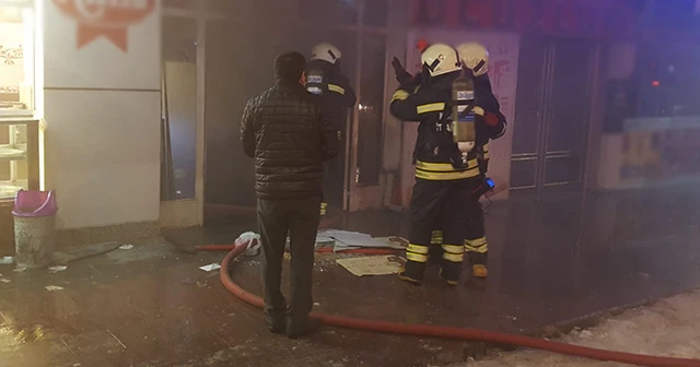 İş merkezinde yangın çıktı, Tatlıcı canını hiçe sayıp tatlılarını kurtardı
