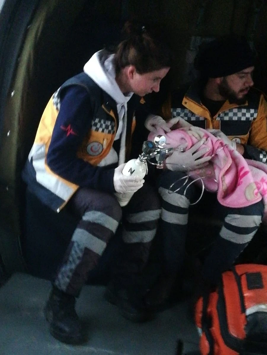 Mehmetçik, 6 aylık bebeği helikopterle hastaneye ulaştırdı