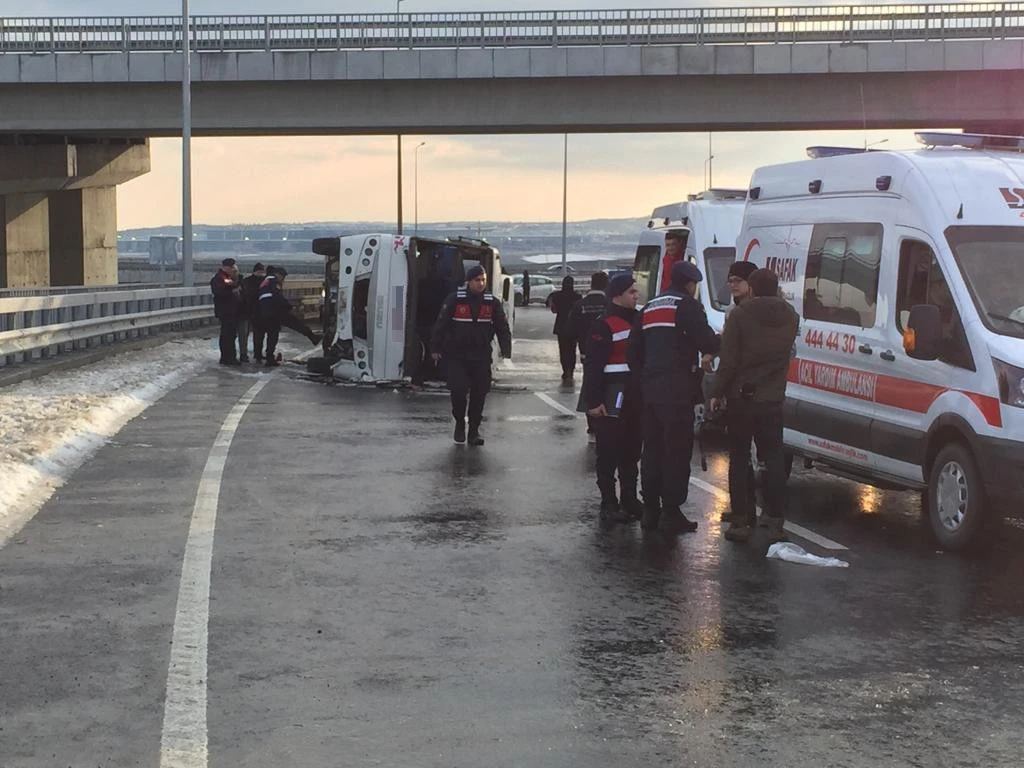 İstanbul Havalimanı servisi yan yattı: 1’i ağır 9 işçi yaralı
