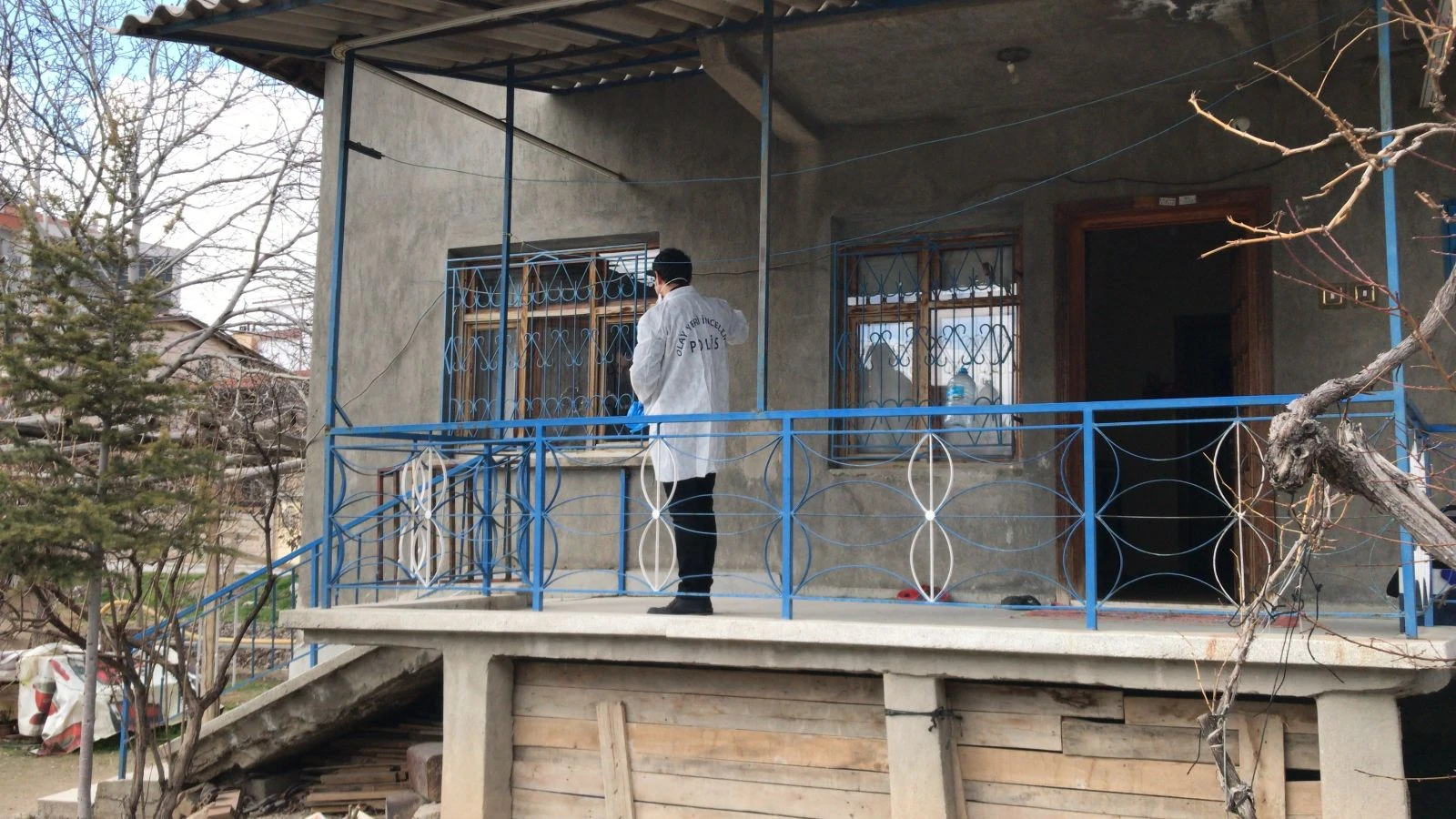 Madde bağımlısı zanlı, babasını tabancayla vurup yaraladı