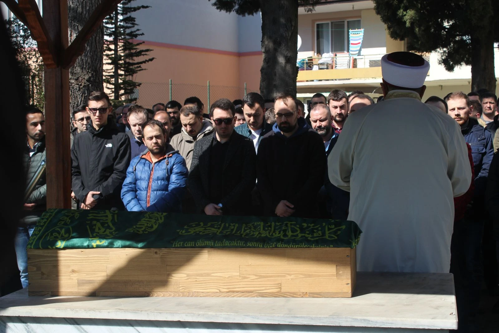 Komşusunun üzerine düştüğü Zeynep bebek, son yolculuğuna uğurlandı