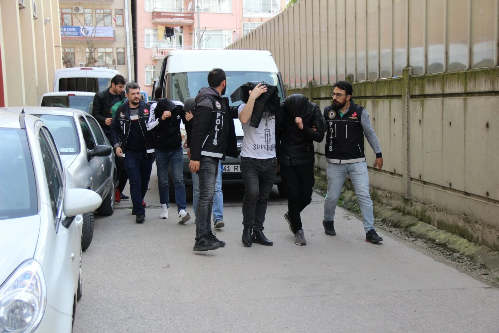 Kocaeli’nde uyuşturucu operasyonu: 6 kişi yakalandı