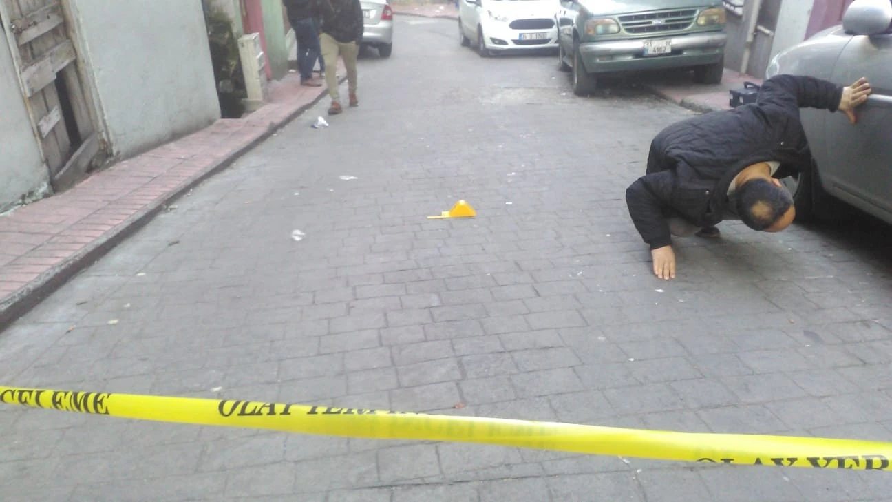 İşe giderken maskeli iki kişinin silahlı saldırısına uğradı:1 yaralı