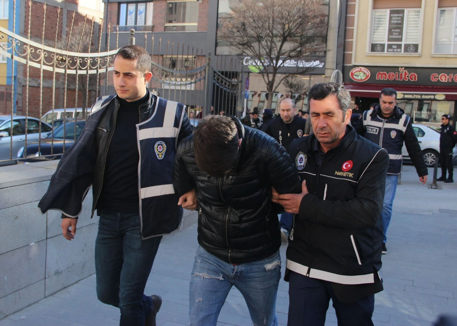 Sokak satıcılarına Narko darbesi