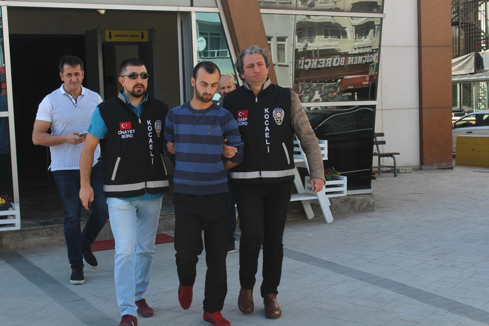 150 TL ve 6 paket sigarası için engelli şahsı 30 kez bıçaklayarak öldürdü