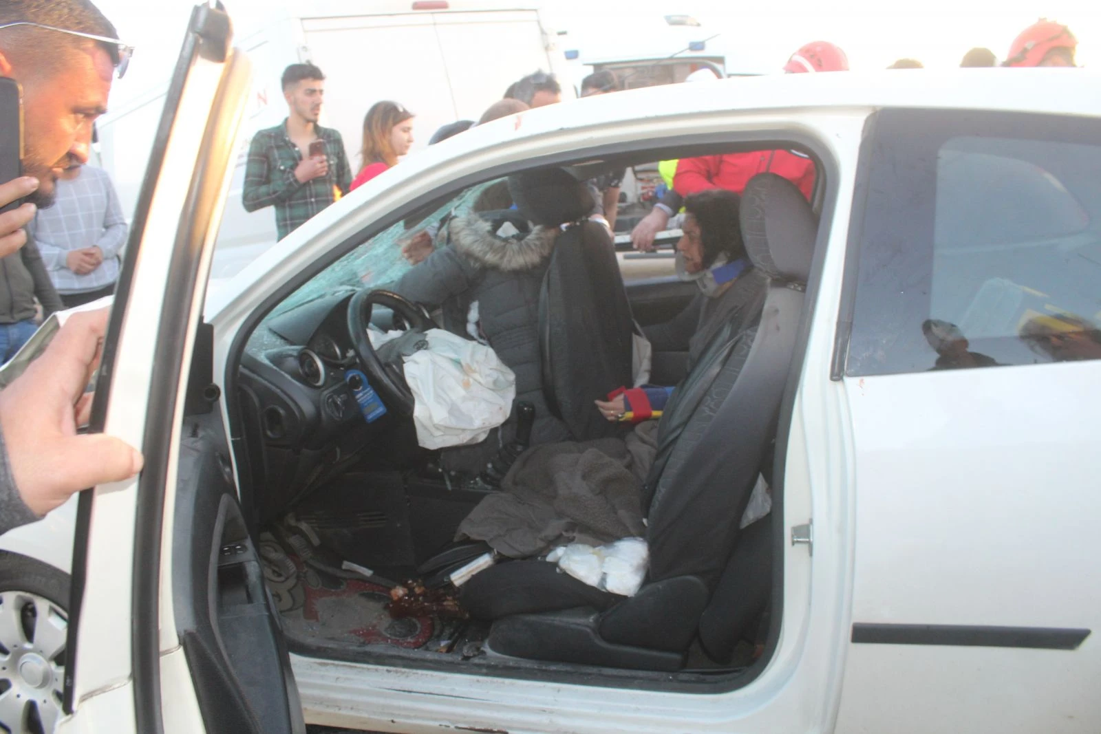 Ayvalık’ta trafik kazası; 2’si ağır 4 yaralı