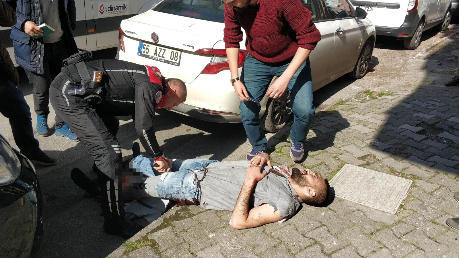 Bıçaklanan gence ilk müdahaleyi yunus polisleri yaptı