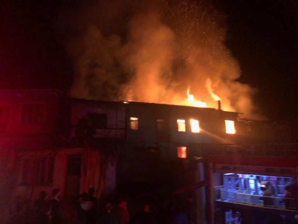 Aynı saatlerde iki farklı mahallede yangın