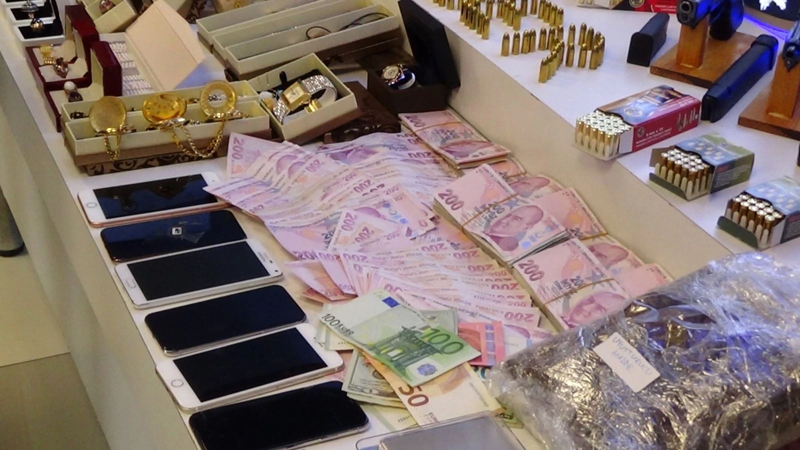 İstanbul merkezli 3 ilde düzenlenen yasa dışı bahis operasyonunda 10 tutuklama