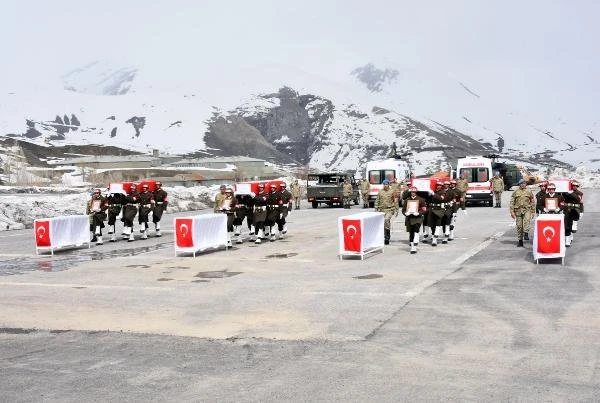 Hakkari şehitlerine veda töreni