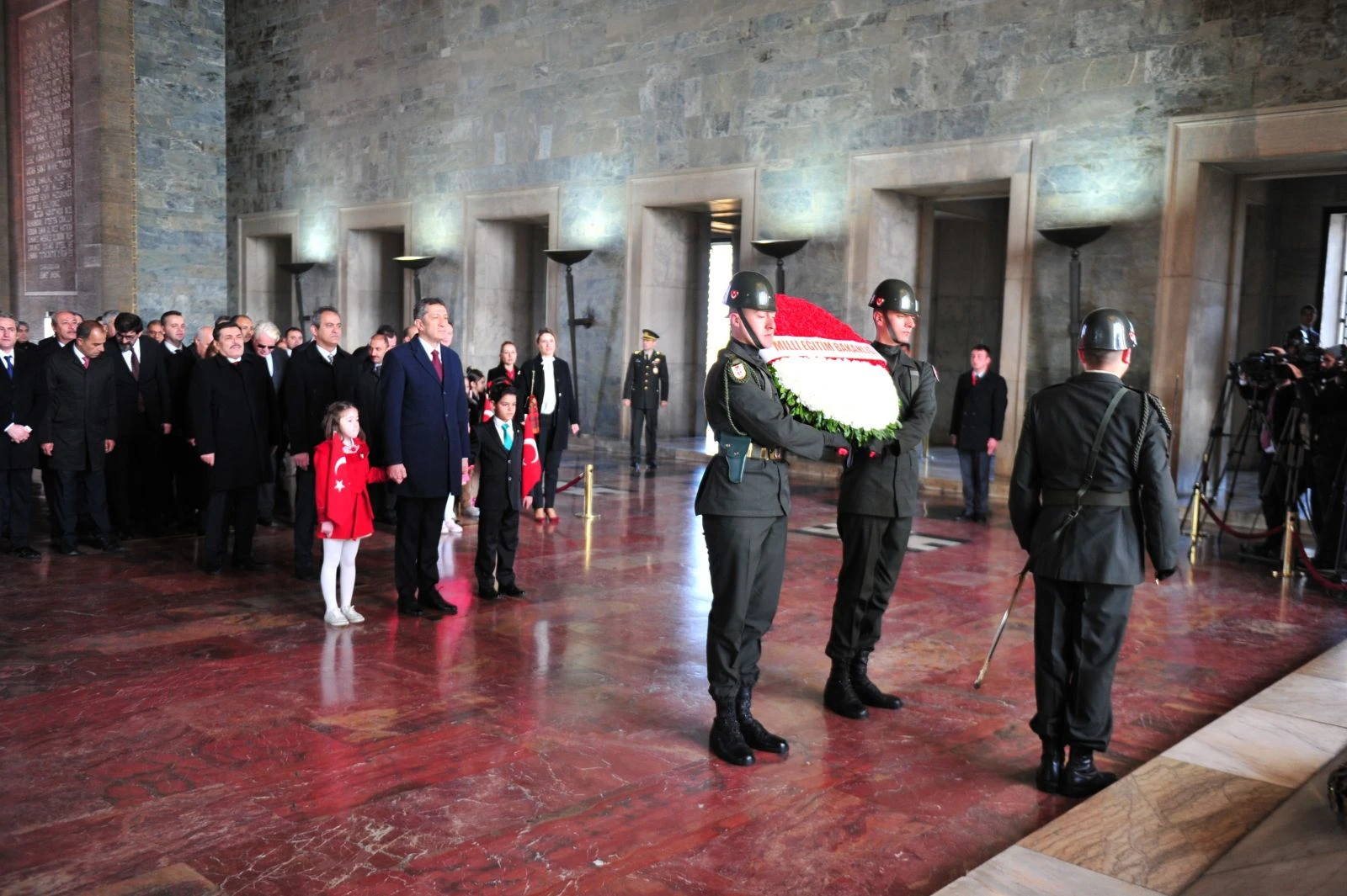 Devlet erkanı Anıtkabir'de