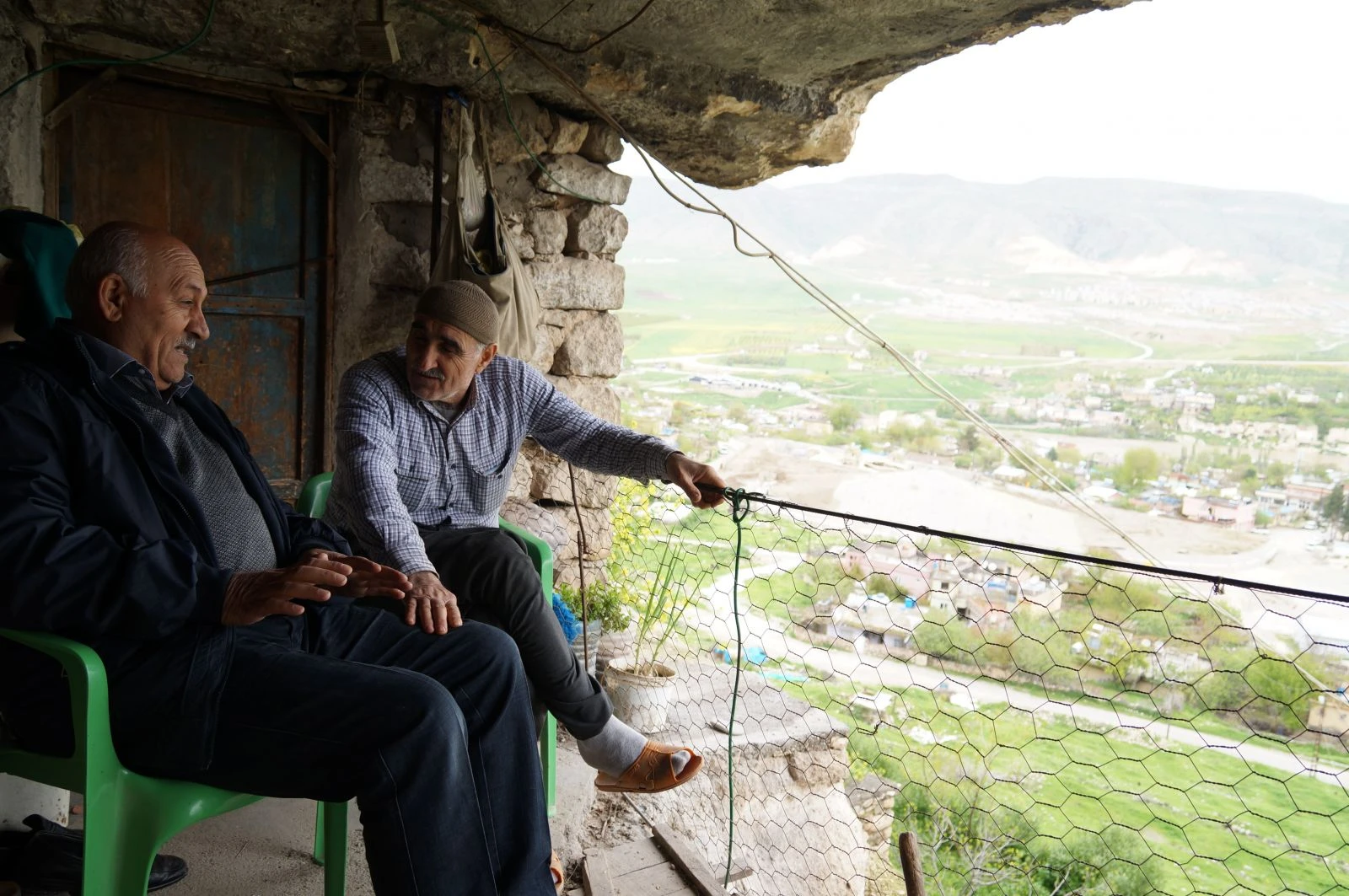 Mağara yaşamına geri döndü