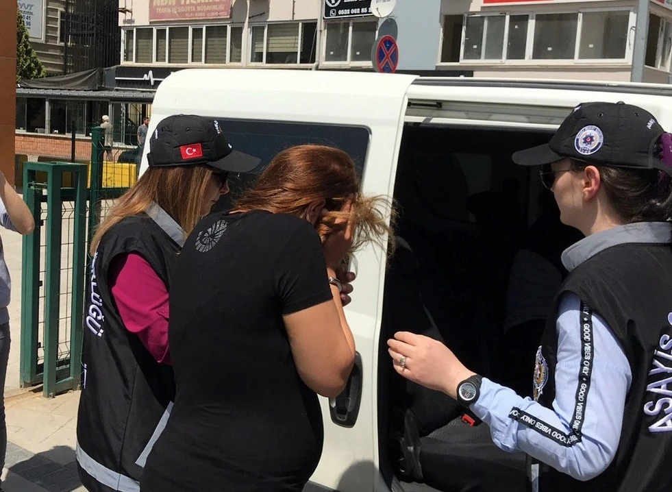 Otobüs duraklarında vatandaşları soyan şüpheliler yakalandı