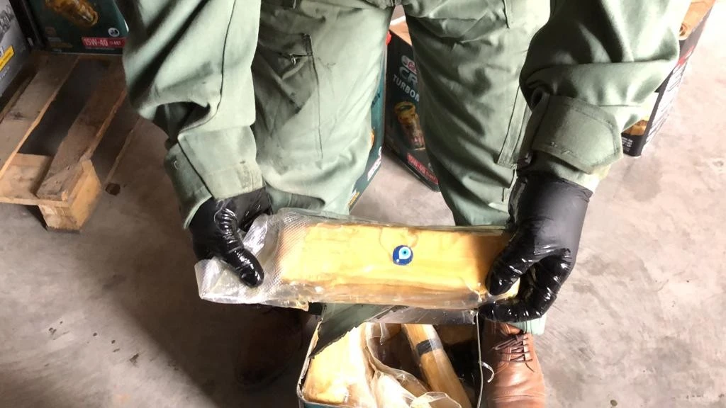 Madeni yağ tenekelerinde 163 kilo eroin ele geçirildi