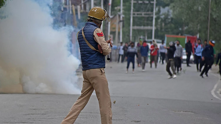 Cammu Keşmir'deki çatışmalarda 9 kişi hayatını kaybetti