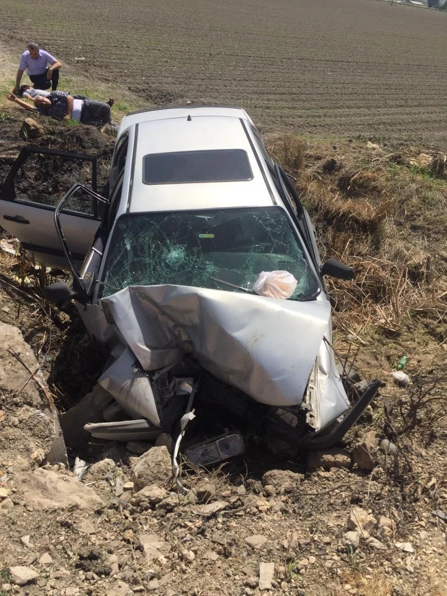 Çocuğun kullandığı otomobil şarampole yuvarlandı: 1 ölü, 2 yaralı