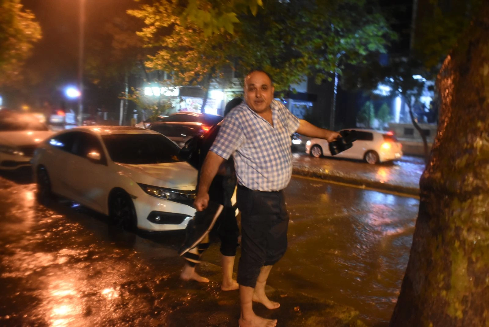 Edirne gece vakti gelen yağmura teslim oldu