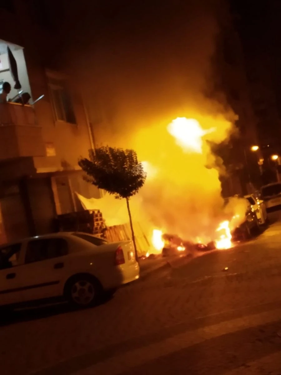 Yanan araçların başında gözyaşı döküp ağıt yaktı