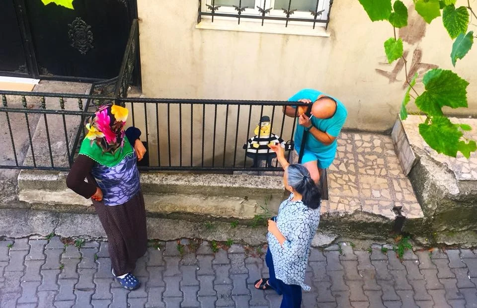 Duvarlar Elif'in elleriyle hayat buluyor