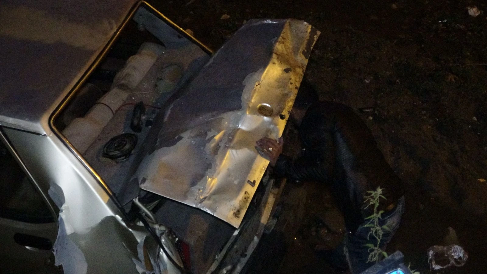 Su kanalına uçan otomobili bıraktı, kaybolan altınlarını aradı