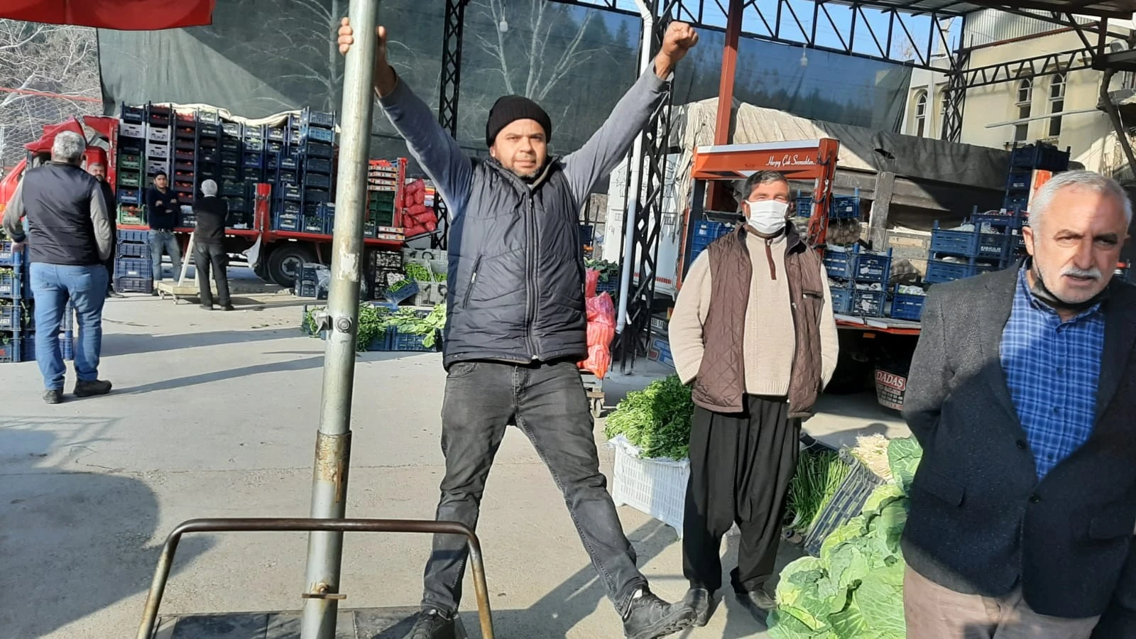 Şemsiye ile uçan adam konuştu: "Ben de uzaya gitmek istiyorum"