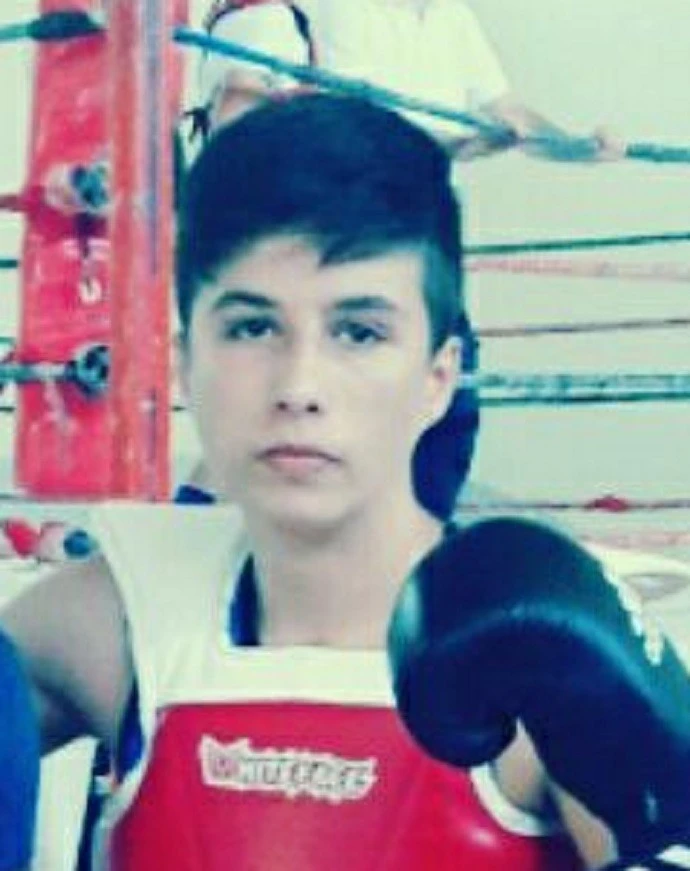 10 ay önce kendisini yaralayan genci silahla vurarak öldürdü