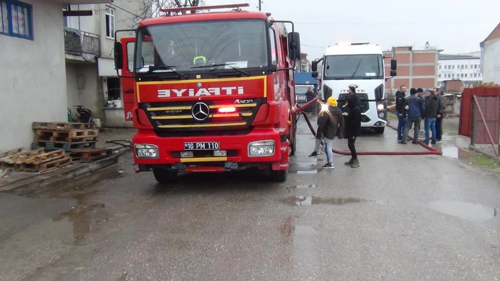 Alevlere teslim oldu, mahalle sokağa döküldü