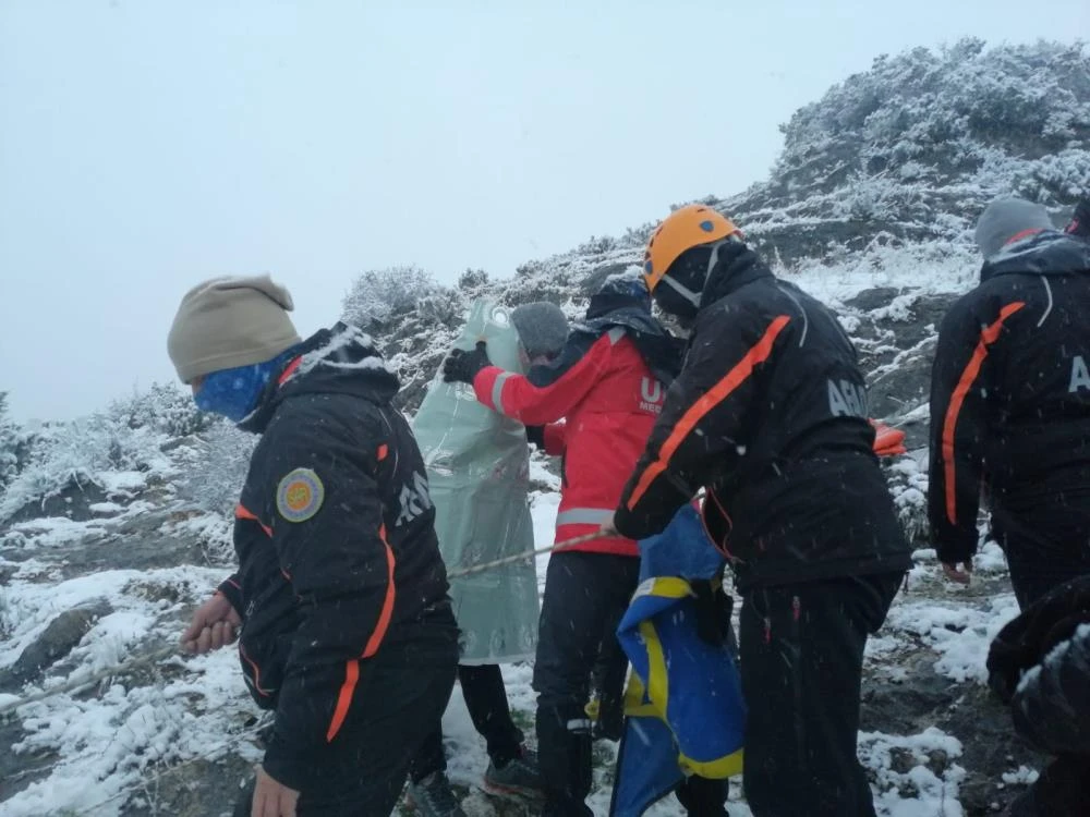 Mahsur kalan şahıs donmak üzereyken kurtarıldı