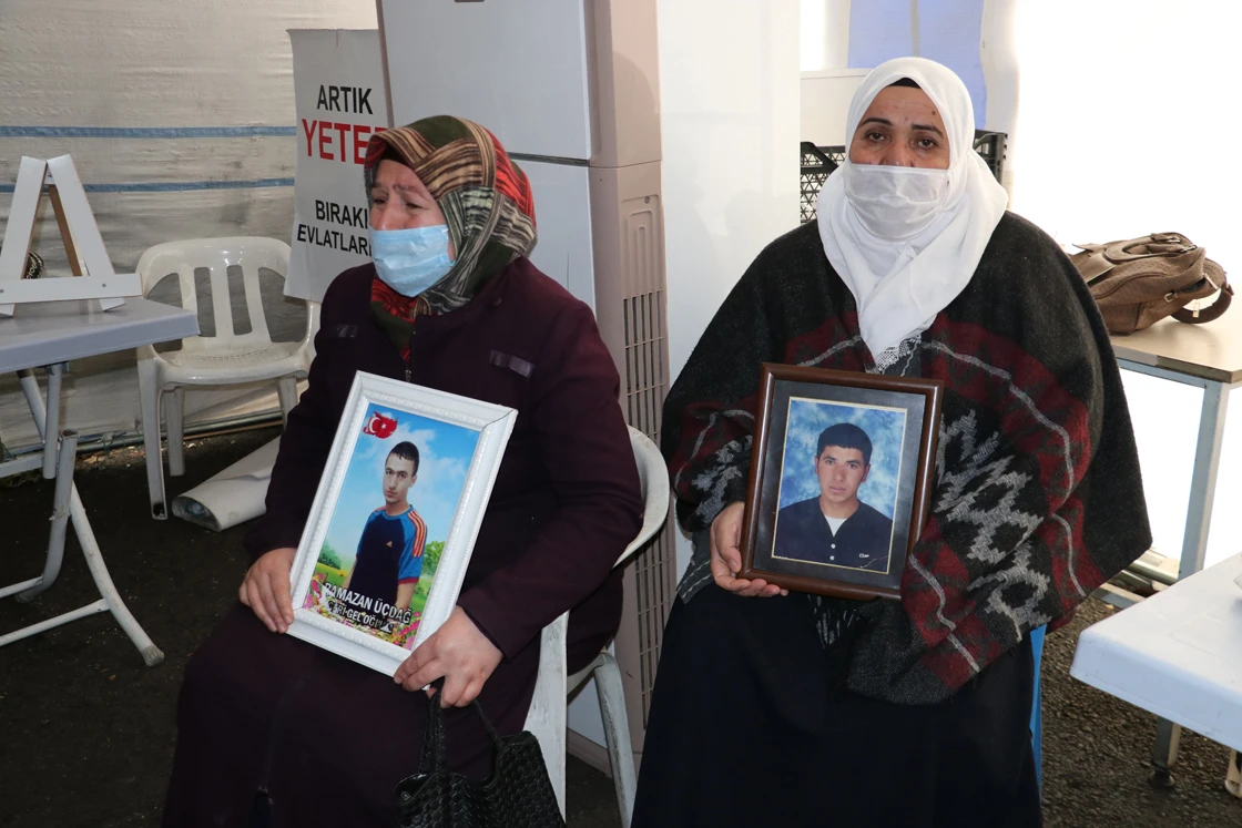 Evlat nöbetine iki aile daha katıldı