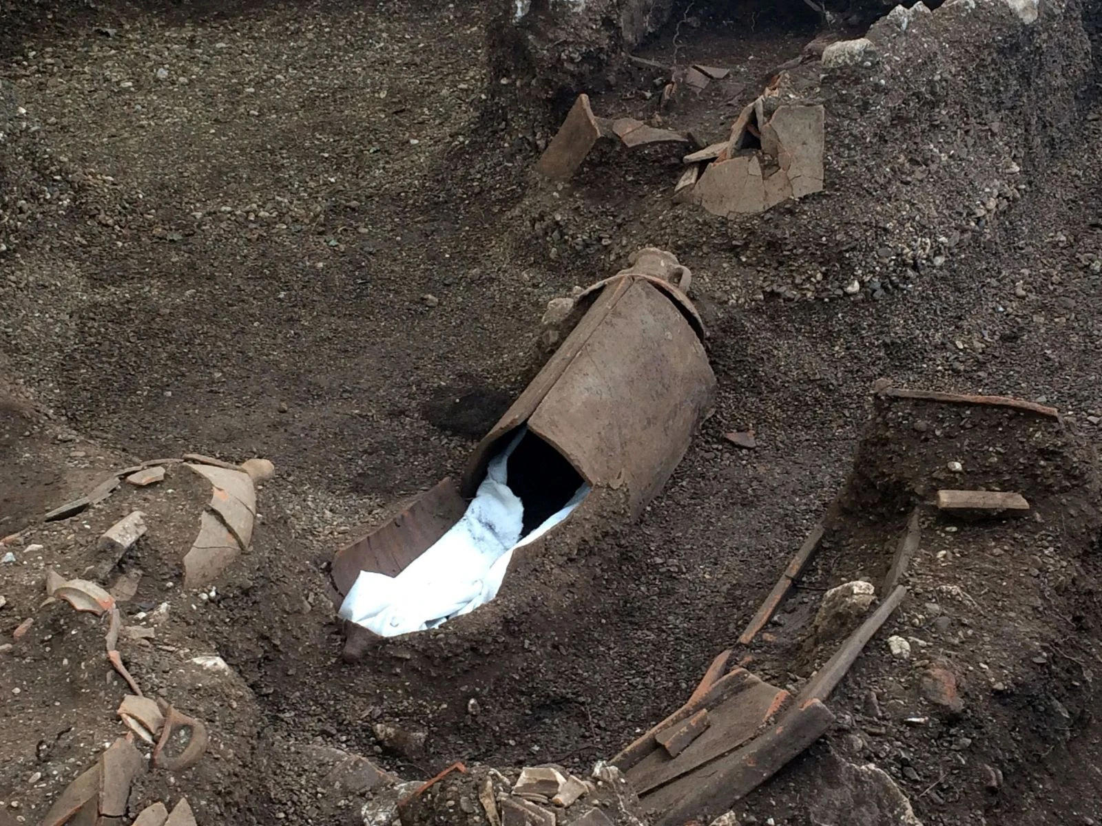 Amfora mezarlar turizmcileri heyecanlandırdı